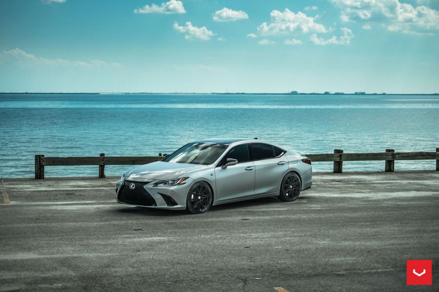  Lexus ES350 F-Sport on Voseen Wheels (CV10) 2019 года  (фото 1 из 42)